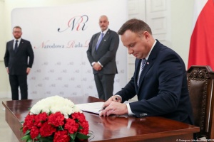 prezydent duda podpisuje projekt ustawy